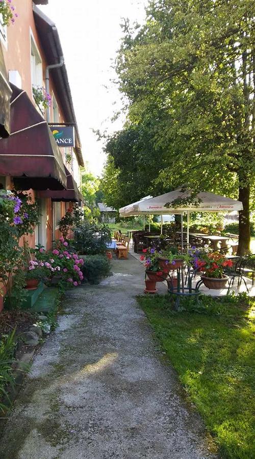 Hotel Mance Brod na Kupi Bagian luar foto
