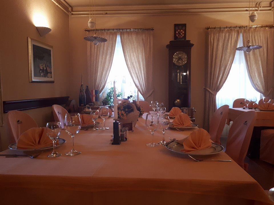 Hotel Mance Brod na Kupi Bagian luar foto